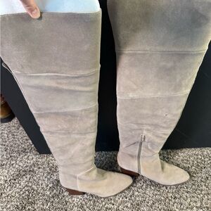 Women’s over the knee boot